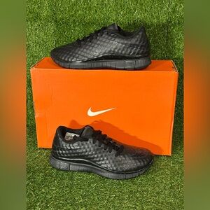 NIKE FREE HYPERVENOM GS SIZE 3.5Y KIDS , BLACK/ ANTHRACITE, BRAND NEW IN BOX